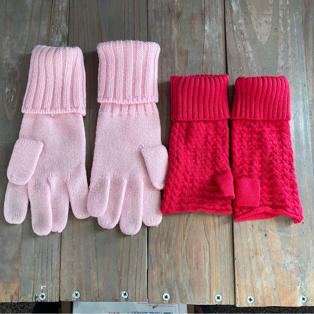 Pair of pink cuffed gloves - Picture 2 of 5